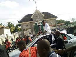 Nnamdi kanu's family house deserted. That Moment Nnamdi Kanu Was Infront Of Ebonyi State Government House Politics Nigeria