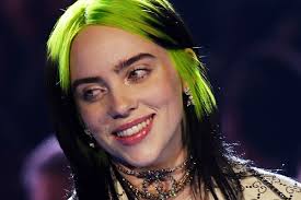 Her signature black hair with green roots are no more, last seen at the grammy awards this past weekend. Wjbqyt2nwxo1rm