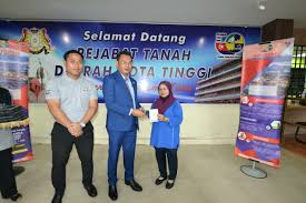 Aras 2, bangunan sultan iskandar, 81900 kota tinggi, johor. Ptj On Twitter Program Menyantuni Pembayar Cukai Tanah Di Pejabat Tanah Daerah Kecil Labis 1 Januari 2020 Jam 8 30 Pagi