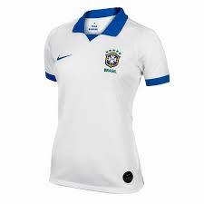 A primeira partida internacional de seleções de futebol feminino ocorreu em 1972, casualmente 100 anos depois do primeiro encontro masculino, onde a inglaterra venceu a escócia por 3 a 2. Camiseta Nike Brasil Cbf Stadium Copa America 2019 Feminina A Esportiva