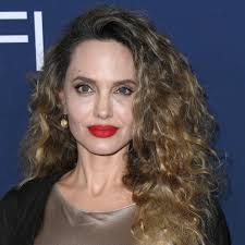 Angelina New's Instagram, Twitter & Facebook