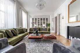 Svetlyj Sovremennyj Interer S Klassicheskimi Detalyami V Vilnyuse Foto Idei Dizajn In 2020 Apartment Interior Home Living Room House Interior