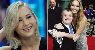 배우로 성공하고 매번 '다운증후군 절친'과 함께 '레드카펫' 오른 제니퍼 로랜스