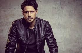 7 Things To Know About Queen Of The South S Peter Gadiot Queen Of The South Queen Attractive Men