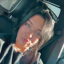 What is the best nail salon in town?