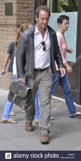 Sur instagram, suzanne lindon a partagé un étonnant cliché d'elle en mariée. Vincent Lindon Und Seine Tochter Suzanne Lindon Verlassen Ihr Hotel Manhattan Mit Suzanne Lindon Where New York City Manhattan Usa Bei 10 Juli 2013 Stockfotografie Alamy