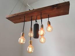 Esstischlampe Aus Altem Holzbrett Und Gluhbirnen Diy Lampe Esszimmer Kuche Esstischlampe Holz Esstischlampe Lampe