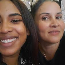 Pastor Moises Bell ने अपनी कवर फ़ोटो...