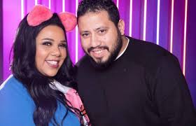 كشفت مصادر خاصة لـبوابة أخبار اليوم، أن الفنانين هشام ماجد وشيماء سيف، قد قررا إجراء مسحة للاطمئنان على نفسيهما، بعد ثبوت إصابة 9 من فريق عمل مسلسل عالم موازي الذي تقوم ببطولته الفنانة دنيا سمير غانم. Ø´ÙŠÙ…Ø§Ø¡ Ø³ÙŠÙ ØªÙƒØ´Ù Ø­Ù‚ÙŠÙ‚Ø© ØµØ§Ø¯Ù…Ø© Ø¹Ù† Ù‚ØµØ© Ø¥ØµØ§Ø¨ØªÙ‡Ø§ Ø¨Ø§Ù„Ø³Ø±Ø·Ø§Ù† Ù…Ø¬Ù„Ø© Ù‡ÙŠ