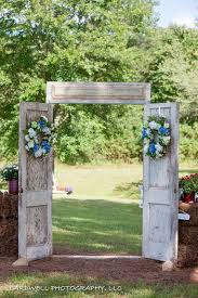 Save money with these cozy rustic home decor ideas! Homelysmart 10 Rustic Outdoor Wedding Decor Ideas Homelysmart