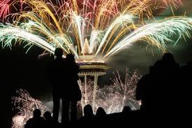 Seattle Fireworks New Years Eve My Parents Can See This Display From Their Home On Vashon Islan New Year Fireworks New Years Eve Fireworks New Year Pictures