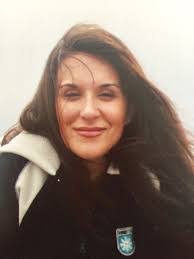 Elaine Earle's Instagram, Twitter & Facebook