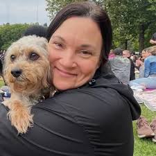 Shari Mclean's Instagram, Twitter & Facebook