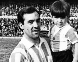 Imagen de Gustavo Costas como mascota de Racing