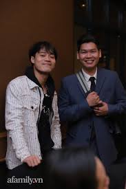 Đức phúc như trở thành một người khác nếu như so với hình ảnh trước đây. Dan Khach Má»i Xá»‹n Xo Ná»•i Tiáº¿ng Ä'áº¿n Dá»± Lá»… CÆ°á»›i Bui Tiáº¿n DÅ©ng Khanh Linh
