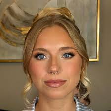 We love a cute up-do & a fabulous glam for our Bridesmaids ✨ Makeup by Me  Hair: @globalbridesusa