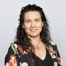 Bien fière de reprendre le flambeau avec mon frère Sébastien, mon mari Ali  et notre partenaire Denis. Un privilège d'évoluer dans une entreprise et  d'en être la 5ème génération. Un signe que