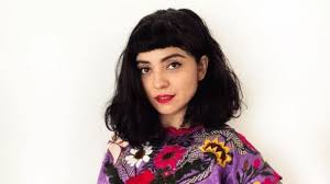 Con emotivo mensaje, mon laferte anuncia la llegada de su primer bebé: Arremeten Contra Mon Laferte Por No Depilarse Las Axilas Gluc Mx