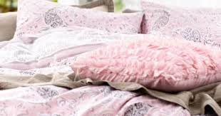 Romantische Bettwasche Und Kissenhulle Bild 2 Romantische Bettwasche Rosa Kissen Bettwasche