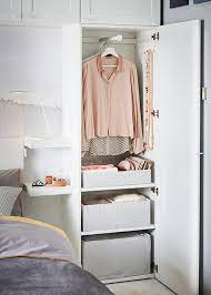 Et dans un cadre de lit coffre, vous pourrez ranger toutes sortes d'articles ménagers (y compris l'aspirateur !). Rangez Autour De Votre Lit Ikea