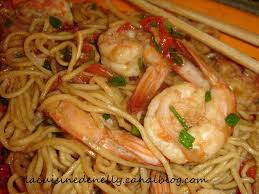 Dans ma recette j'ai utilisé des crevettes surgelées, mais bien sur avec les crevettes fraiches ça doit être plus gourmand. Nouilles Chinoises Aux Crevettes Miel Et Gingembre La Cuisine De Nelly