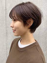 秋の大人ショートボブ 丸顔 30代 40代におすすめ大人かわいいモテ 愛され ナチュラル 大人カジュアル小顔マッシュ ぱっつん前髪 茶髪 ブラウン ヘアサロン予約 ozmallビューティ 大人ショートボブ ショートボブ ヘアサロン