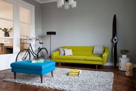 Jetzt ab 30 € versandkostenfrei ✓ 30 tage rückgaberecht ✓. Grunes Sofa Mit Blauem Hocker Skandinavisch Baltic Design Shop Skandinavische Wohnzimmer Holz Grun Homify