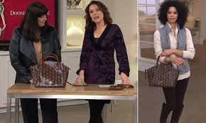 Sandra bennett qvc hot milf feet. Qvc Shopping Channel Host Sandra Bennett Apologizes For Shaming Black Model S Hairstyle Daily Mail Online