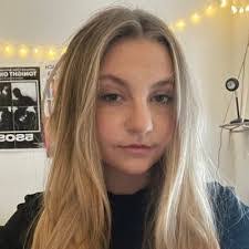 Amanda Bequette's Instagram, Twitter & Facebook