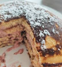 Eierkuchen, which is a german pancake. Pfannkuchen Erdbeer Torte Fuchsliebende