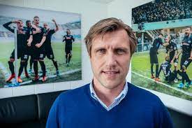 Semantic scholar profile for markus krosche, with 3 highly influential citations and 11 scientific research papers. Paderborn Scheidender Sportchef Macht Sich Fur Seine Rechte Hand Als Nachfolger Stark Krosche Uber Przondziono Die Beste Losung Scp Westfalen Blatt