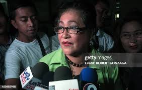 Philippine prosecutor Emilie Fe delos Santos talks to members of the...  News Photo