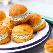 Gougeres Farcies Au Fromage Frais Aux Herbes Recettes Recette Gougeres Farcies Recette Gougere Gougeres