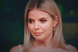 Millie Farrell's Instagram, Twitter & Facebook