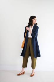 Ya, warna navy merupakan warna versatile yang 'masuk' ke semua tone. 8 Warna Cardigan Selain Hitam Yang Ampuh Menyamarkan Lekuk Tubuh Rapi Seketika