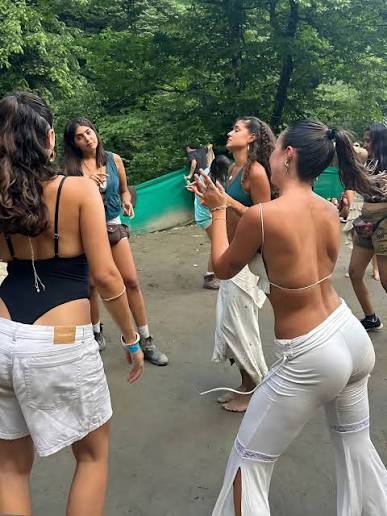 Beautiful 😍 israeli girls raving in kasol #himachal #psyculture #raveparty #raveculture #teachno #teavhnomusic #kasol