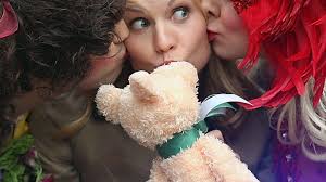 Claire Danes pays Harvard a Hasty visit