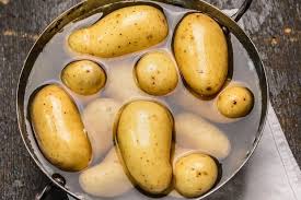 Comment Cuire Des Pommes De Terre En 5 Minutes Trucs Et Astuces Cuisine Recettes De Cuisine Et Pomme De Terre