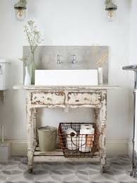 Shabby Chic Kommode 39 Inspirationen Fur Mehr Romantische Wohnlichkeit Kommode Shabby Chic Shabby Chic Badezimmer Und Shabby Chic Zimmer