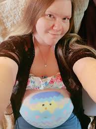 The peace I find while painting my belly 😩 I may turn this into a series  until he gets here 🪼