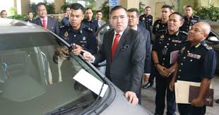 Tinted gelap di cermin sisi belakang dan belakang kini telah diluluskan jpj. No Tint Limit For Rear Side Windows And Rear Windshield For Private Cars From Tomorrow Nsttv
