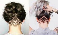 Undercut Mit Rasiertem Muster Kurzhaarfrisuren Haar Styling Undercut Frauen Lange Haare