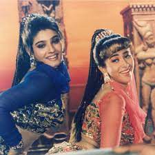 Raveenatandon Karishmakapoor In Aatish 1994 Raveena Tandon And Karishma Kapoor S First Indian Film Actress Indian Bollywood Actress Vintage Bollywood