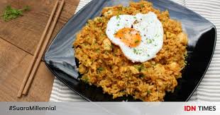 Nasi merupakan makanan pokok masyarakat indonesia hampir setiap hari pasti anda makan menggunakan nasi. Resep Dasar Nasi Goreng Paling Gampang Pas Buat Anak Kosan
