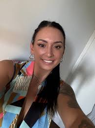 ⓘ Julie 𝐯𝐨𝐮𝐬 𝐚 𝐦𝐞𝐧𝐭𝐢𝐨𝐧𝐧é ! Je te trouve très mignon, et bien  que je sois beaucoup plus jeune j'aimerai discuter et apprendre à te  connaître 🥰♥️ Tu veux bien ? ‎