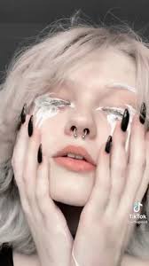 Best makeup products: Discover 29 grad25 ideas