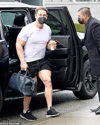 غياب جون سينا عن العروض لأكثر من سنة أثر على نسبة المشاهدة للرو و السماكدون حتى ان اختفاءه عن مهرجان الراسلمينيا 37 كان محزنا بالنسبة للجماهير الحاضرة. Ø¬ÙˆÙ† Ø³ÙŠÙ†Ø§ ÙŠØ³ØªØ¹Ø¯ Ù„ØªØ¯Ø±ÙŠØ¨Ø§ØªÙ‡ Ø¨ÙÙ†Ø¬Ø§Ù† Ù‚Ù‡ÙˆØ© Ø£Ø«Ù†Ø§Ø¡ ØªØµÙˆÙŠØ± The Suicide Squad Ø¨ÙƒÙ†Ø¯Ø§ Ø§Ù„ÙŠÙˆÙ… Ø§Ù„Ø³Ø§Ø¨Ø¹