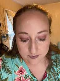 Want to learn how to contour at a super simple level? 🧐Join me here  tomorrow night at (Sunday) at 6:30pm to learn + support Amy in her new  business launch! 🎉 Ps -