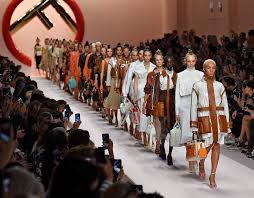 Anfang 2019 beginnt die italienerin damit, sich neben der mode ein zweites . 2019 Spring Summer Trends To Watch Out Aerinkara Fashion Beauty And Lifestyle Blog