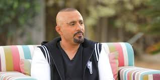 مسلسسل نسل الأغراب، ينتمي إلى الدراما الصعيدية، حيث يُجسد أحمد السقا، دور شخص يُدعى غفران الغريب، بينما يظهر أمير كرارة، في دور شقيقه ؛عساف الغريب، وتقع بينهما العديد من المشكلات بسبب. Ø¥Ù„ÙŠÙƒÙ… Ø¯ÙˆØ± Ø£Ø­Ù…Ø¯ Ø§Ù„Ø³Ù‚Ø§ ÙÙŠ Ù†Ø³Ù„ Ø§Ù„Ø£ØºØ±Ø§Ø¨